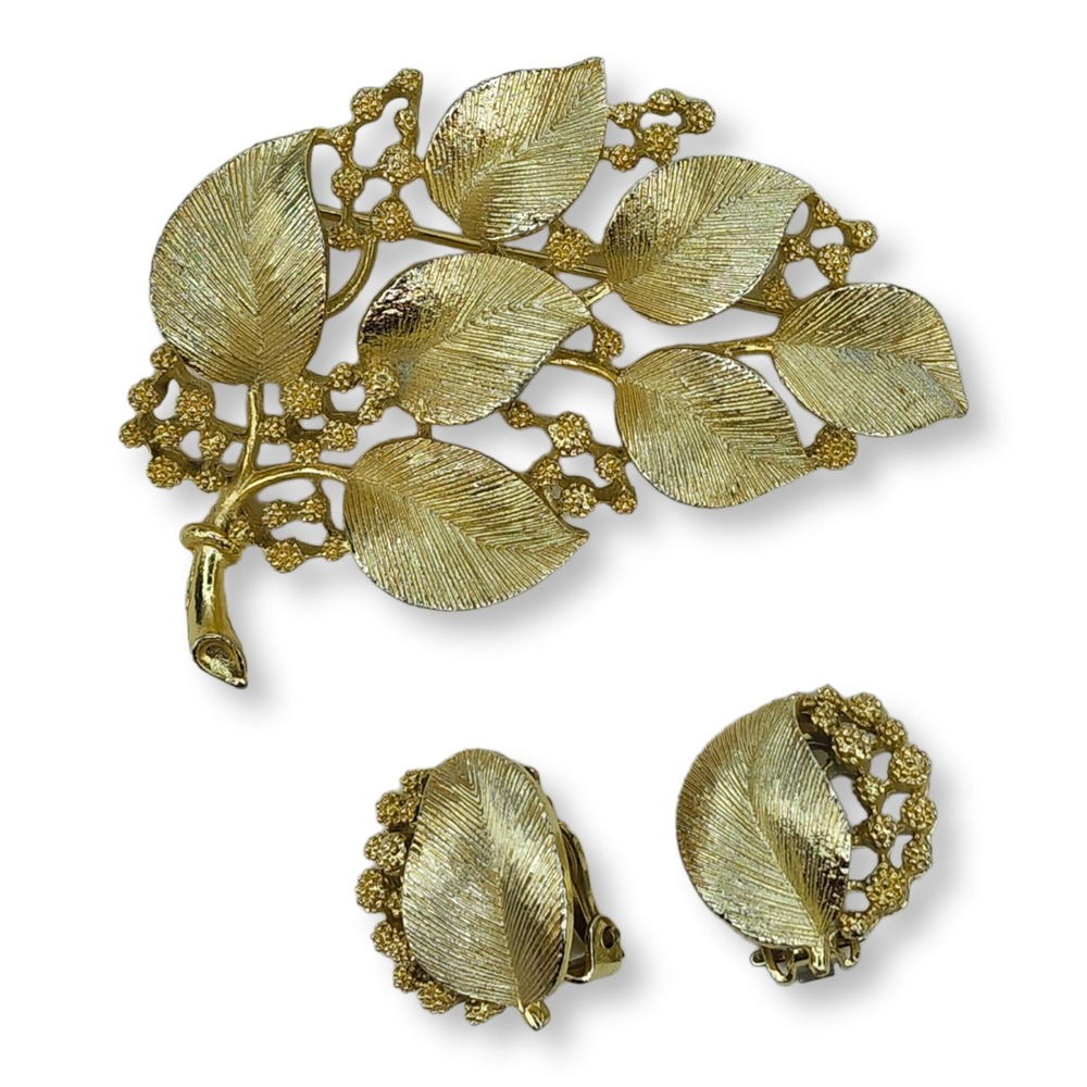 Lisner Jewelry Set Gold Tone Metal Gold Vintage Leaf Brooch Clip On Earrings